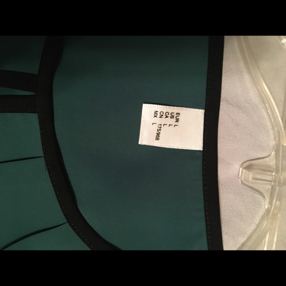 Green blouse trimmed in black - Picture 4 of 5